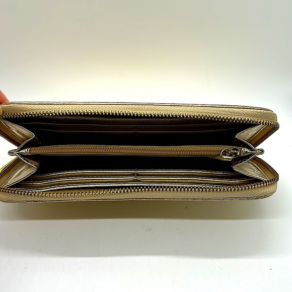 Michael Kors Authentic Glitzy Dazzling Gold Tote Purse Bag with Wallet 🔥🔥 - Picture 10 of 10